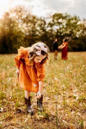 New Haven, CT woodland newborn family photography captures special memories