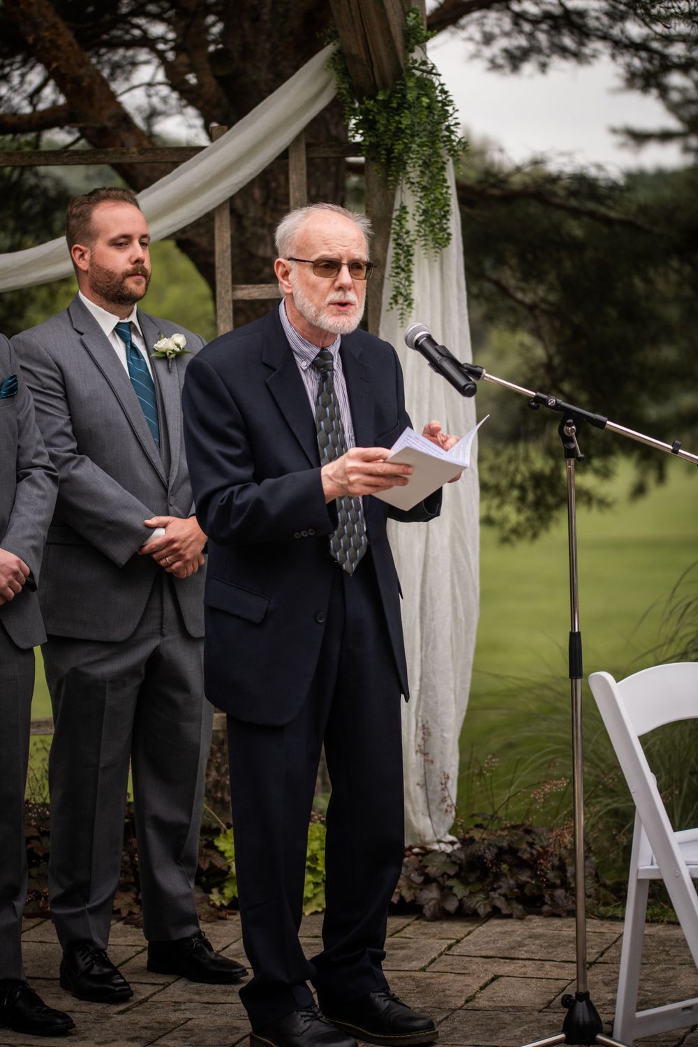 Outdoor wedding ceremony at Stratford Country Club