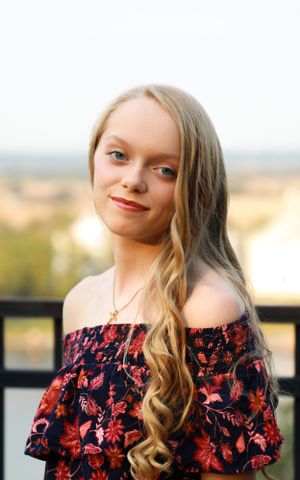 Portrait photo of a young woman