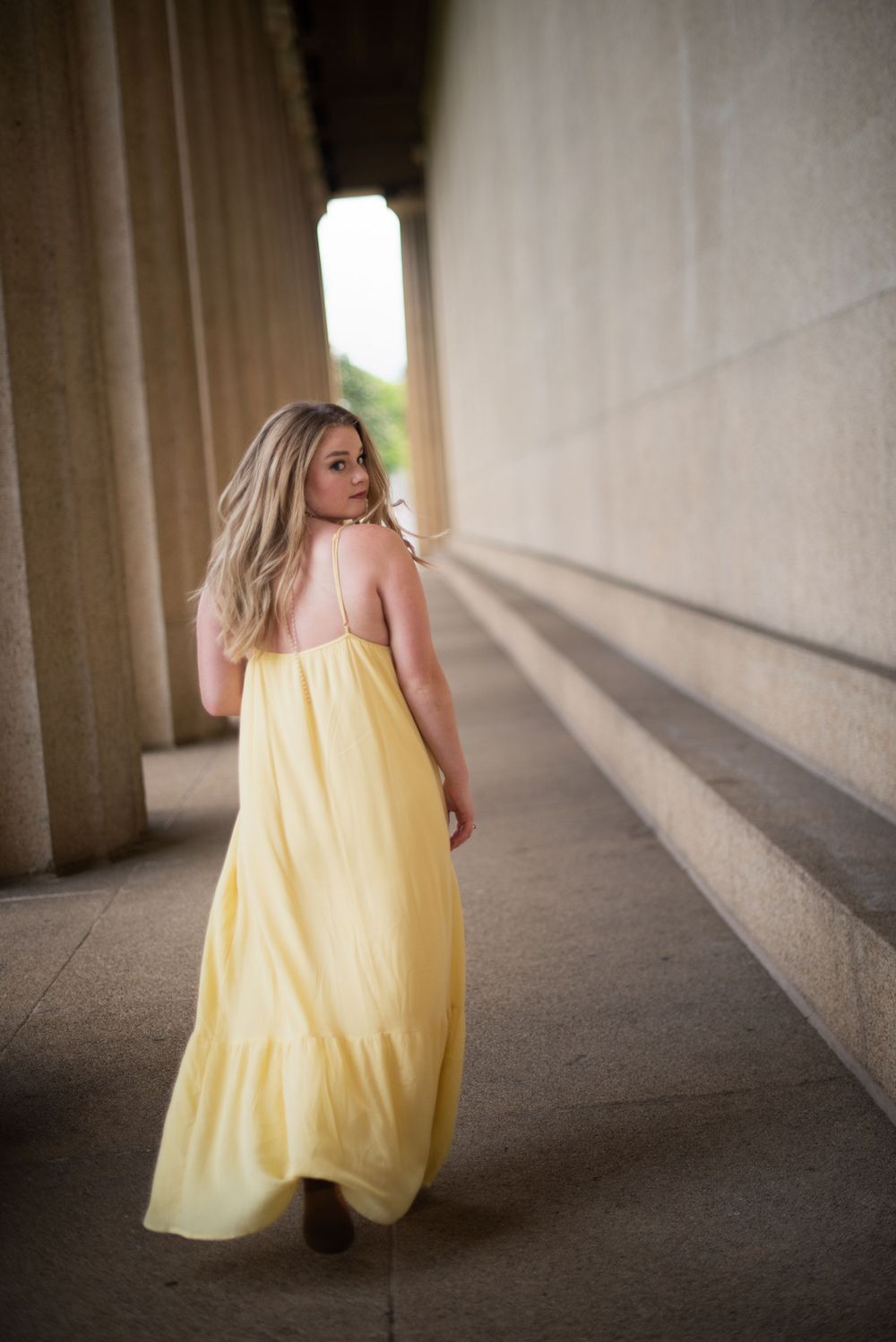 Columbia TN photographer at The Parthenon doing senior photos in Nashville