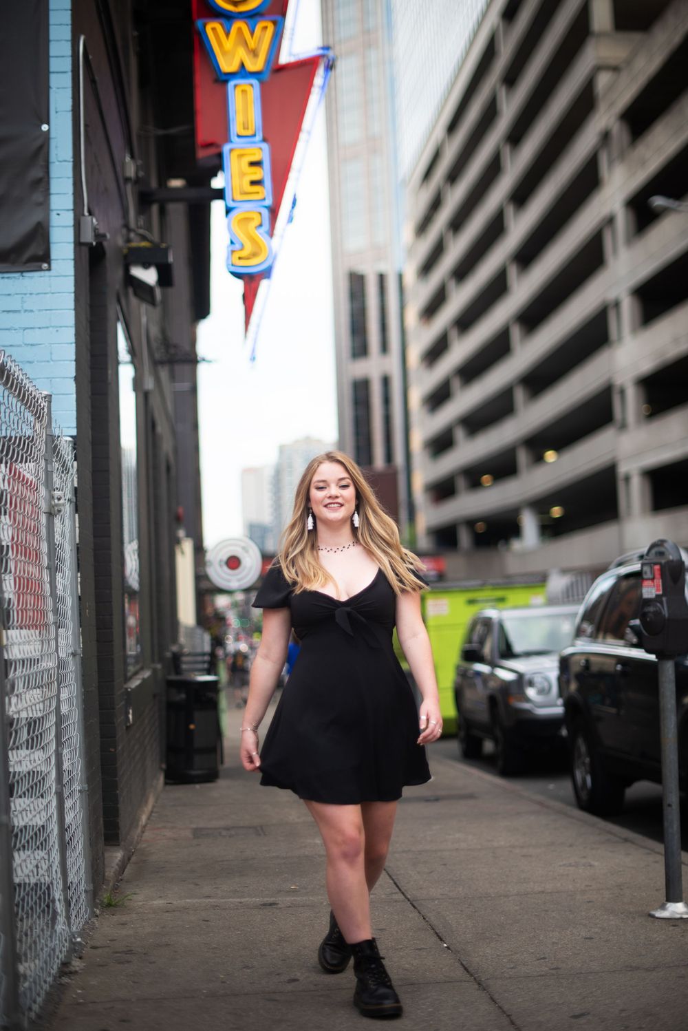 Columbia TN photographer in downtown Nashville doing senior photos in Nashville