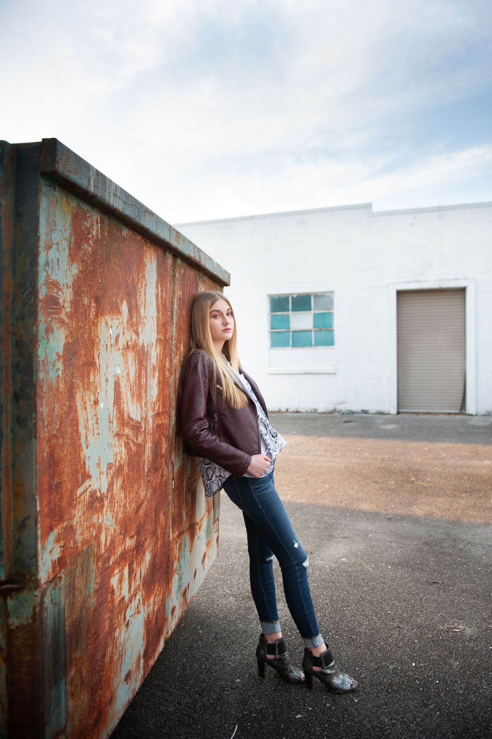 Franklin Senior Photographer in creates urban senior photos.
