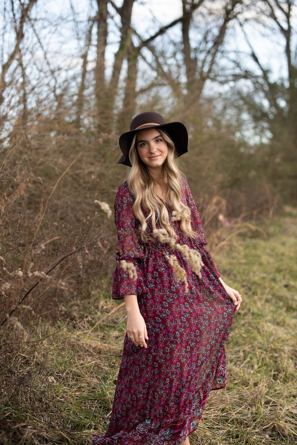 Columbia Tennessee Senior Photographer with a boho fall senior session