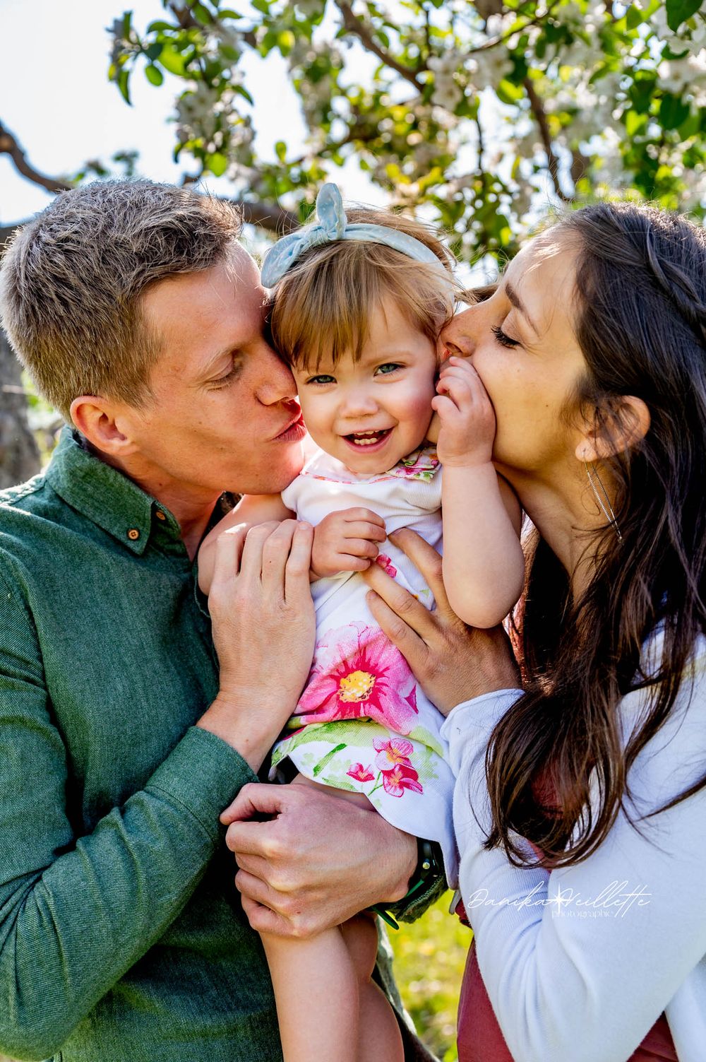 Séance lifestyle, enfant, famille, fleurs, vergers, grossesse