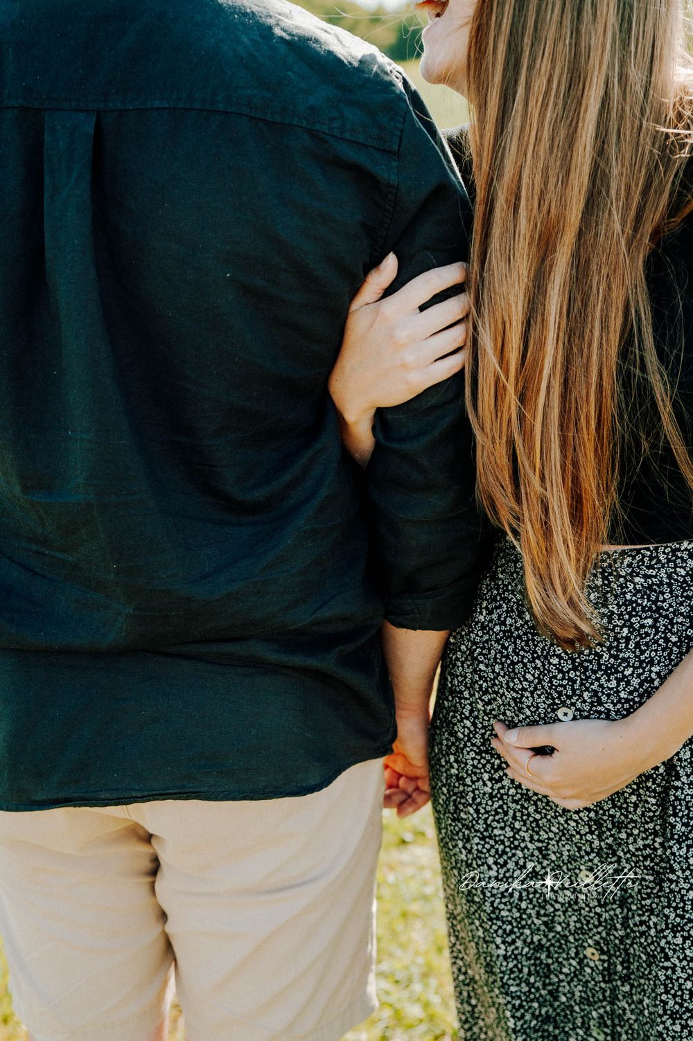 Séance lifestyle,grossesse, champs, couple