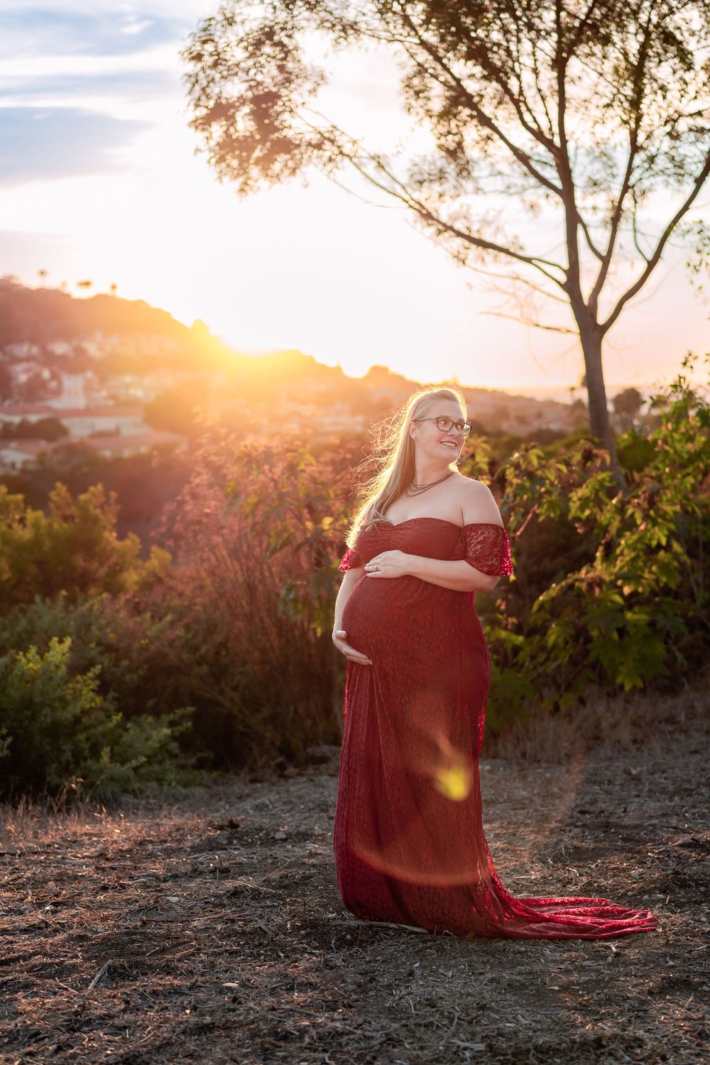Rachel Aranico Photography, Maternity Photo Session, Mama holding Baby Bump, Sunset