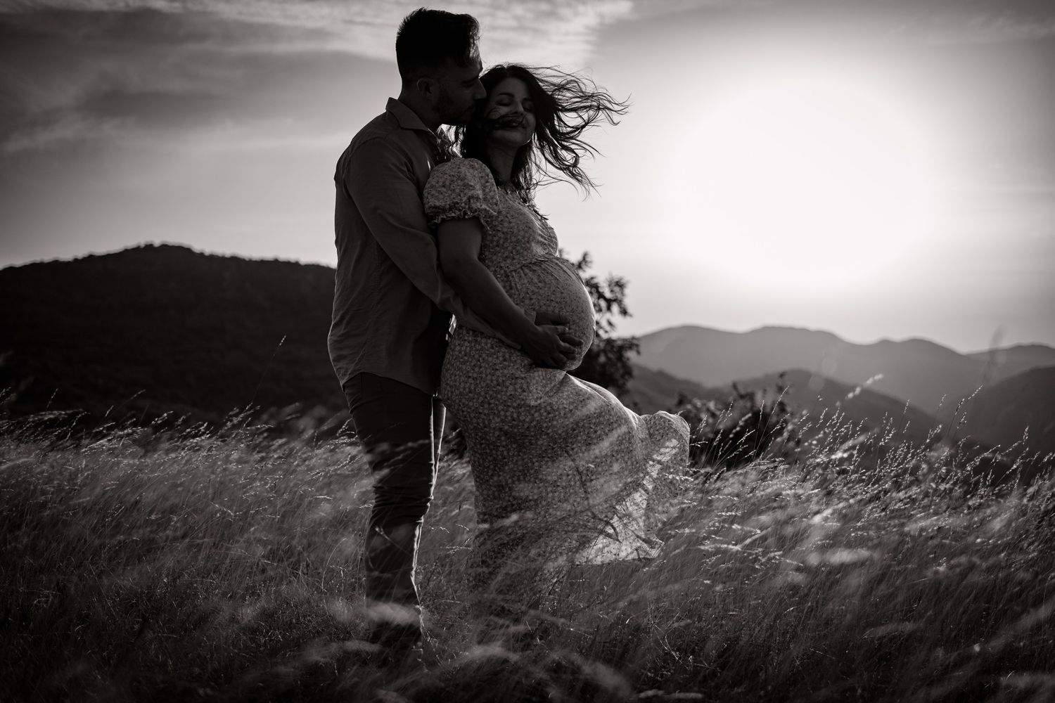 sessione fotografica chiara in dolce attesa in campagna