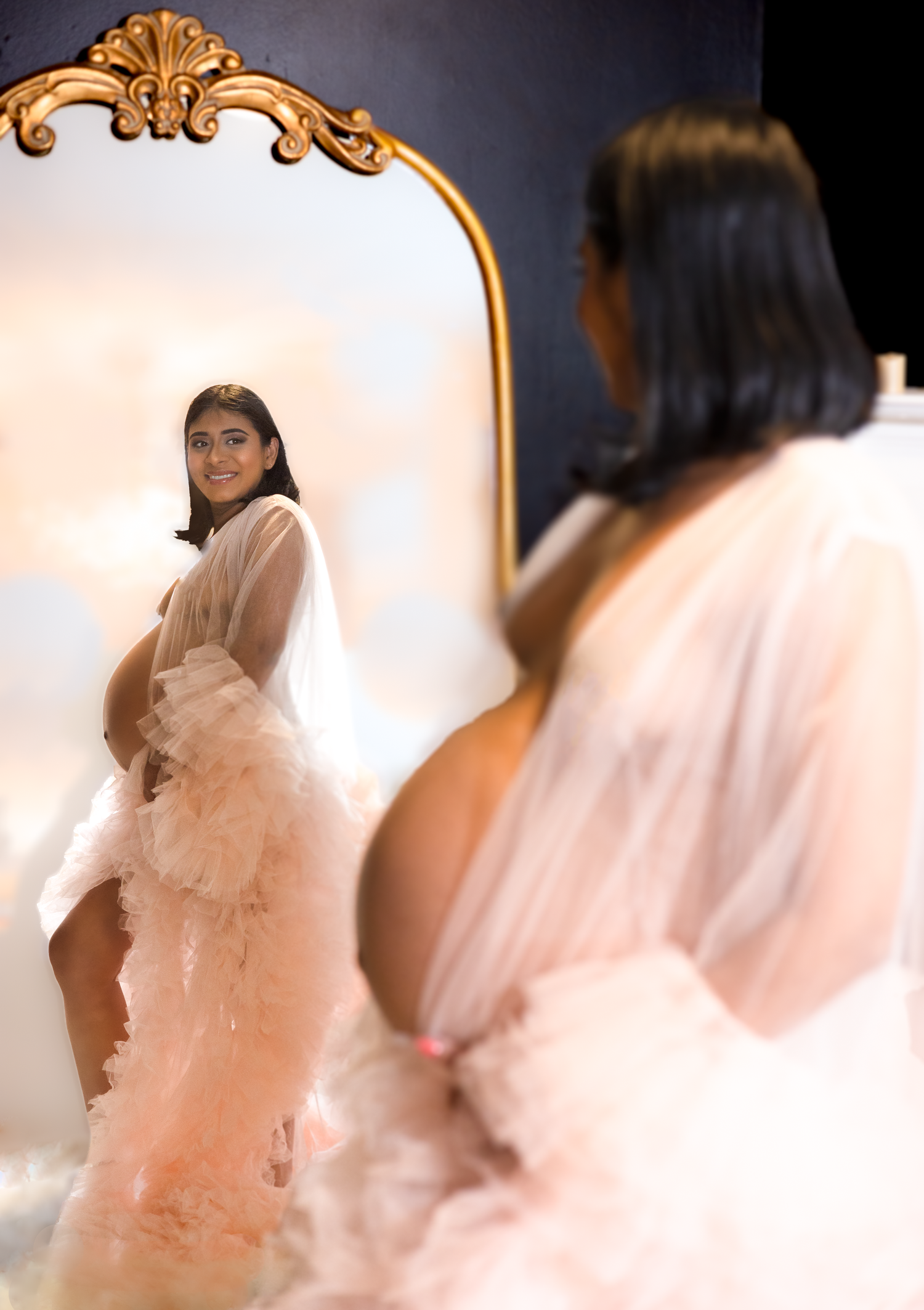 Maternity Photoshoot. Glam Maternity Portrait.