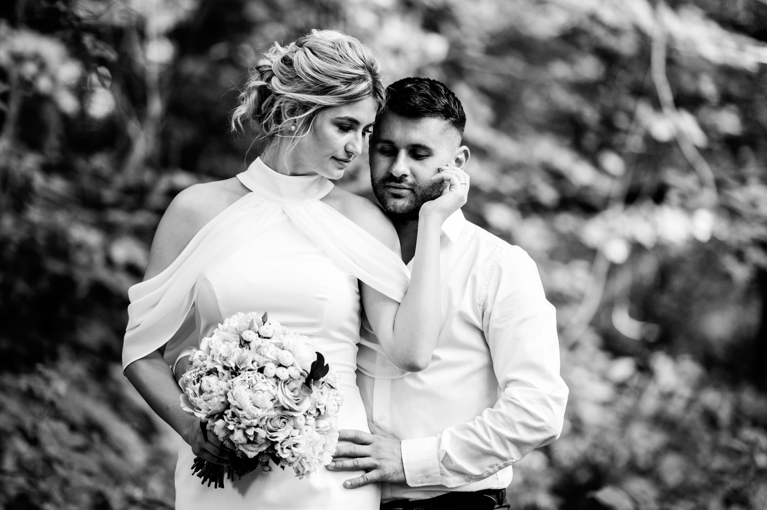 Black and white romantic photography session captured in a natural outdoor setting.