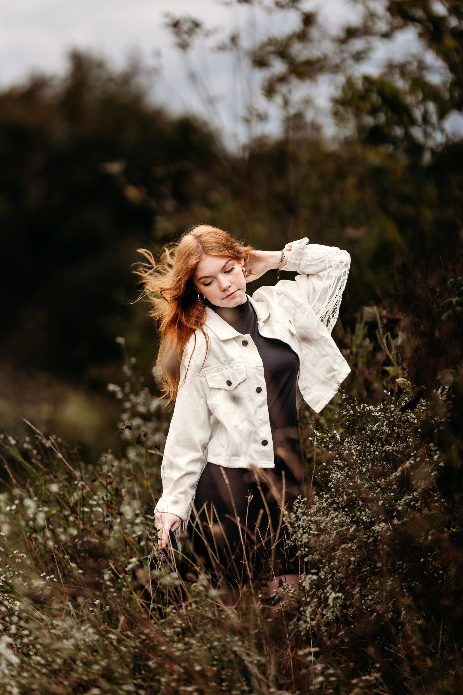 Fashion portraits in field with white jacket and flowing movement.Middle TN senior photographer