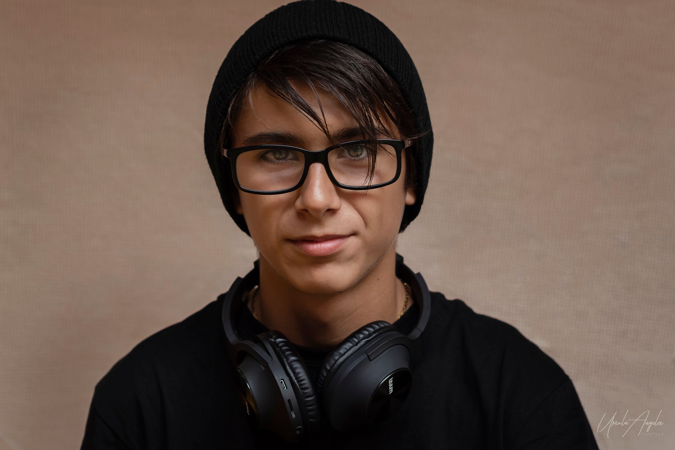 Foto retrato personal joven hombre + URSULA ANGELES PHOTOGRAPHY