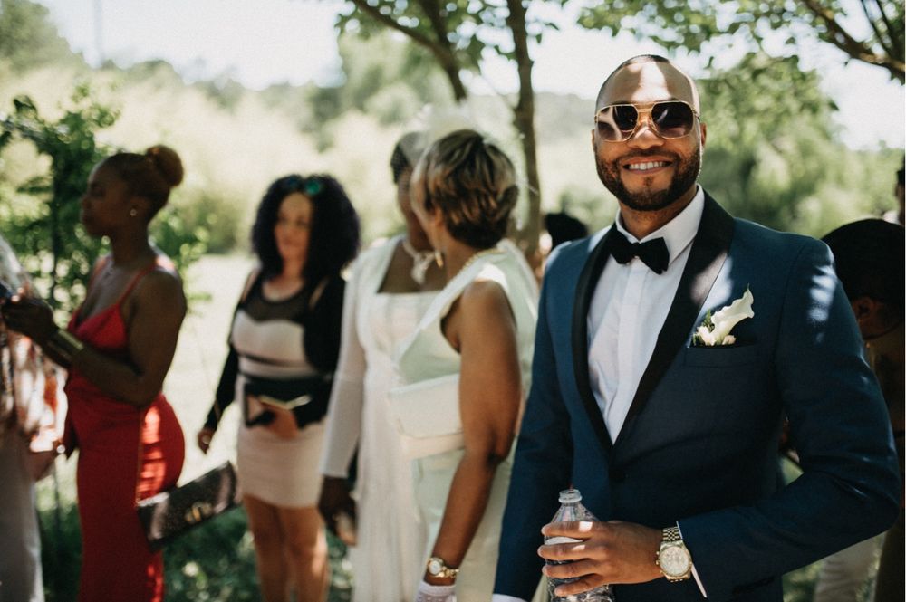 Des photos de mariage pleines de complicité et d’émotion, créées par Photographie & Moi et La Belle Photo by Amin dans le Gard.