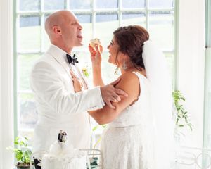 Malabar Farm Wedding Photographer, Colombia Ballroom Wedding Photography, Best Malabar Farm Wedding, cake cutting at colombia ballroom