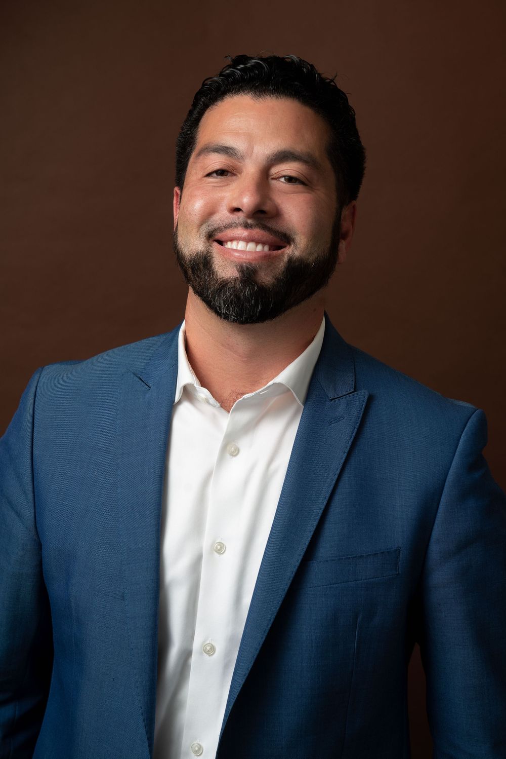 Camarillo California Realtor Headshot, Studio Headshots Ventura County, realtor marketing content, man in suit