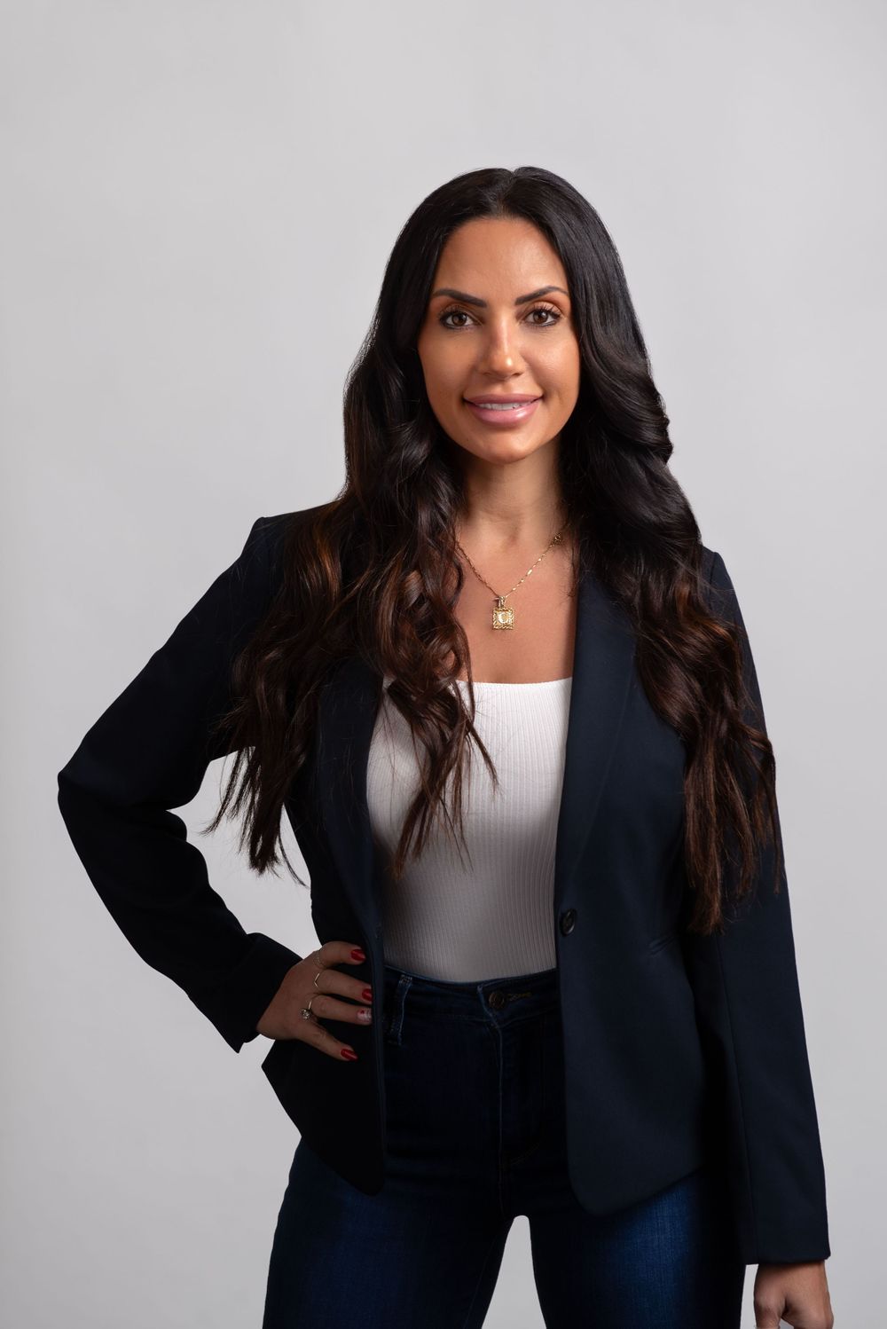 Camarillo California Realtor Headshot, Studio Headshots Ventura County, realtor marketing content, women in suit