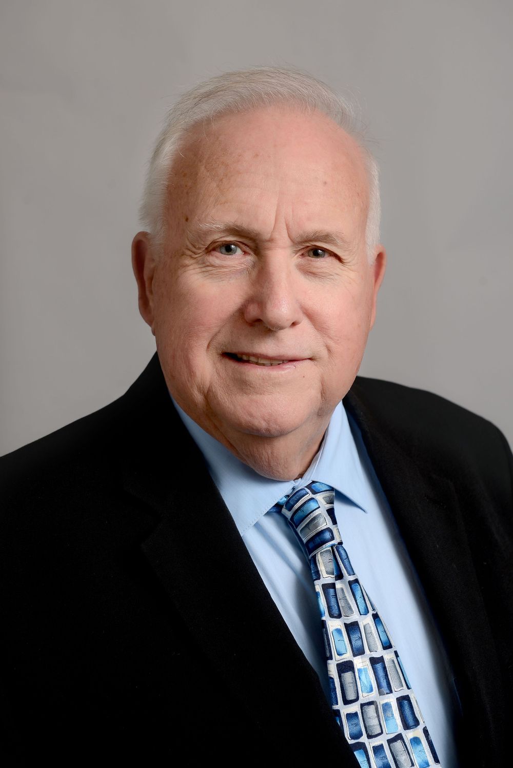 Camarillo California Realtor Headshot, Studio Headshots Ventura County, realtor marketing content, man in black suit