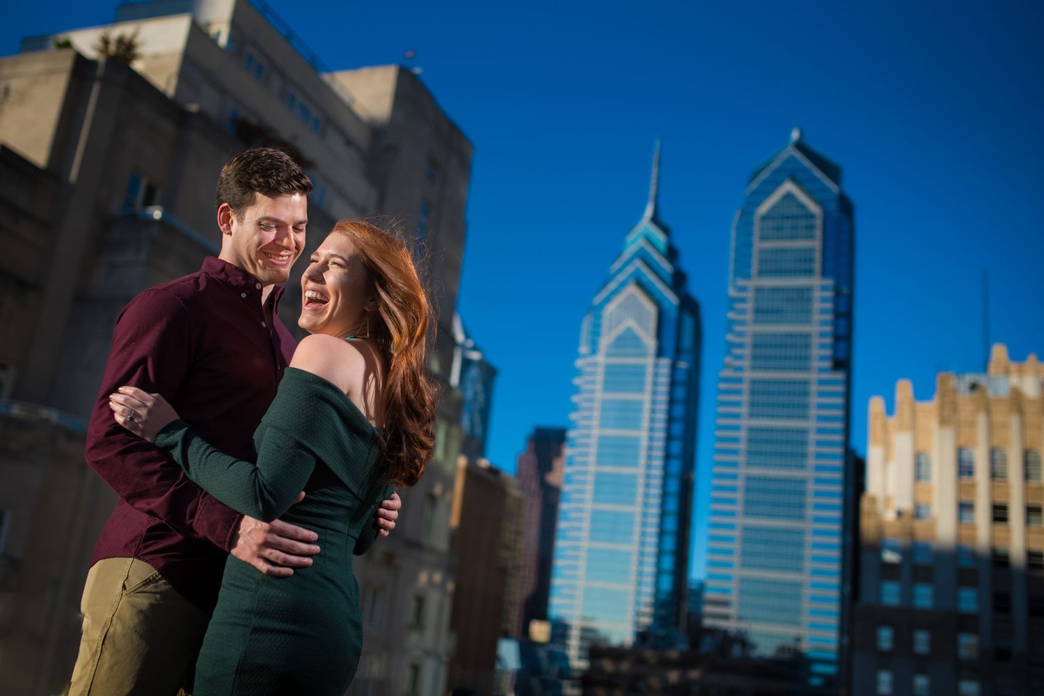Engagement wedding couple posing on rooftop with Philadelphia skyline