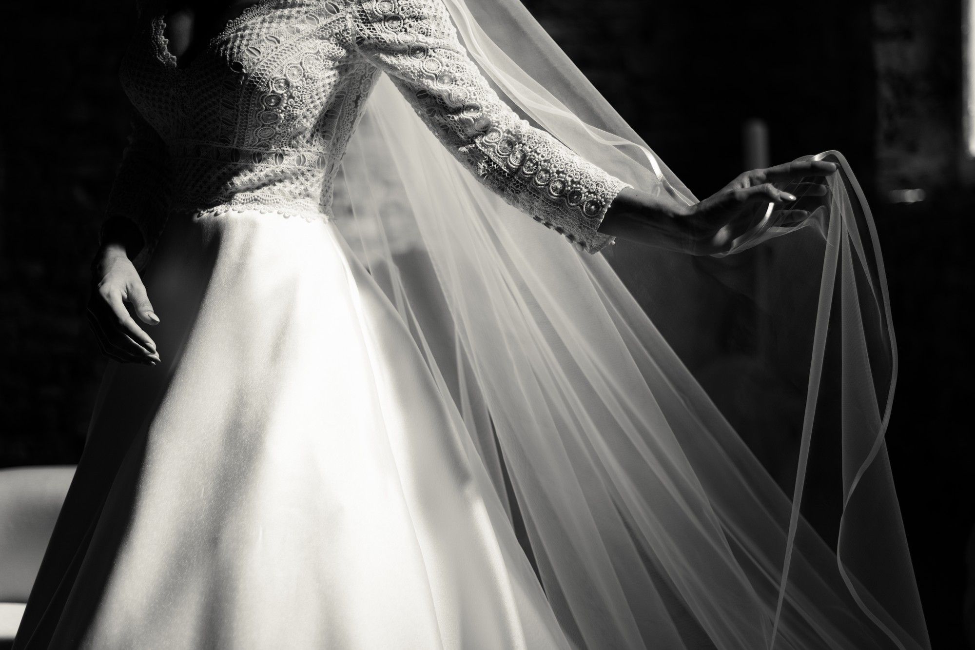 dettaglio dell'abito della sposa