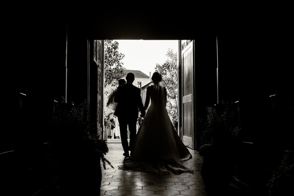 l'uscita dalla chiesa degli sposi