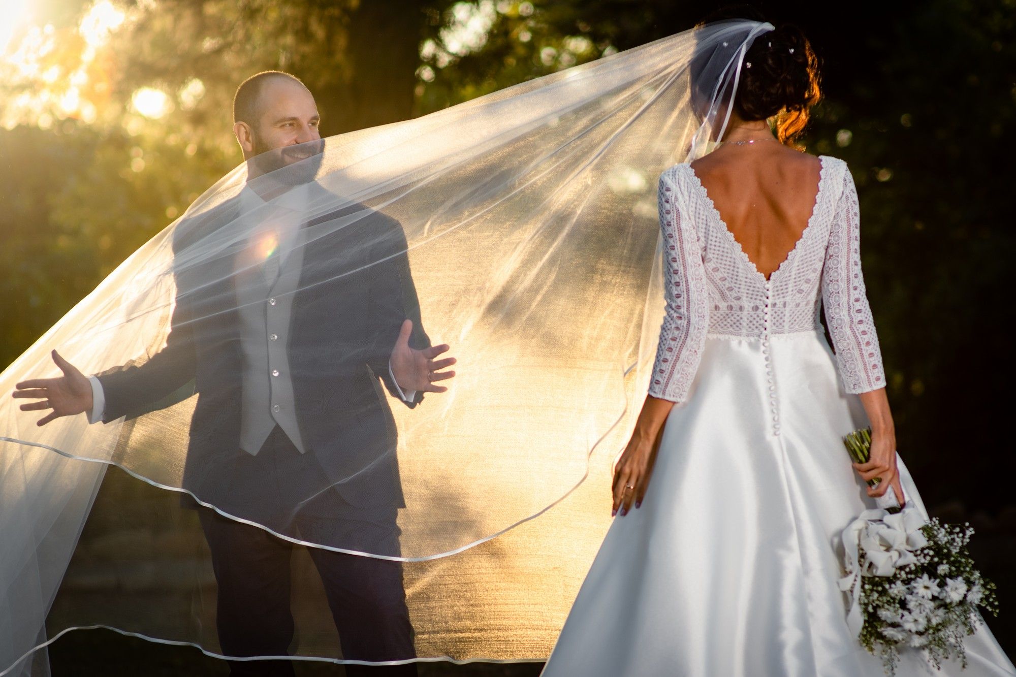 ritratto sposi  nel parco