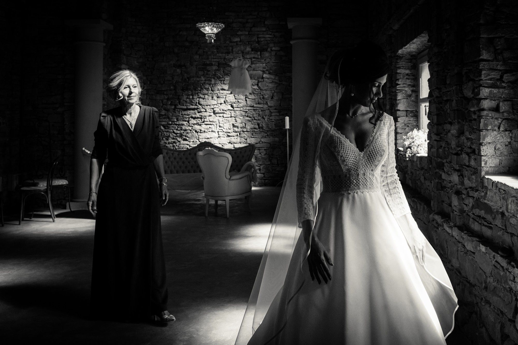 ritratto della sposa in bianco e nero