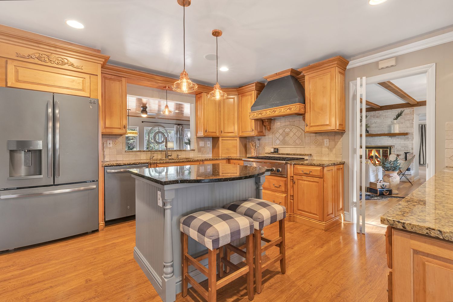 Real estate photographer in the Pittsburgh area with over 5 years of experience. Serving Beaver, Allegheny, Lawerence, and Butler counties.