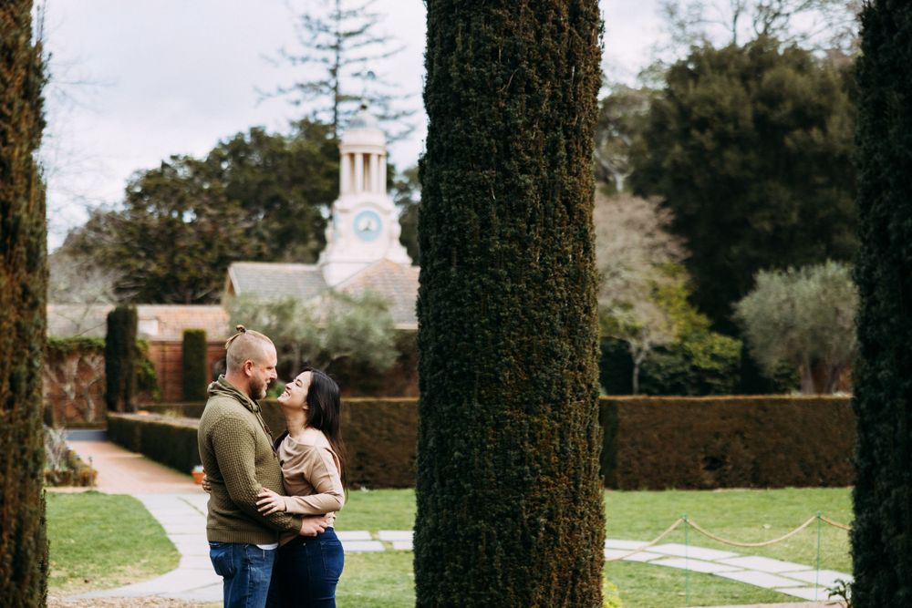 San Francisco engagement photographer with romantic couple