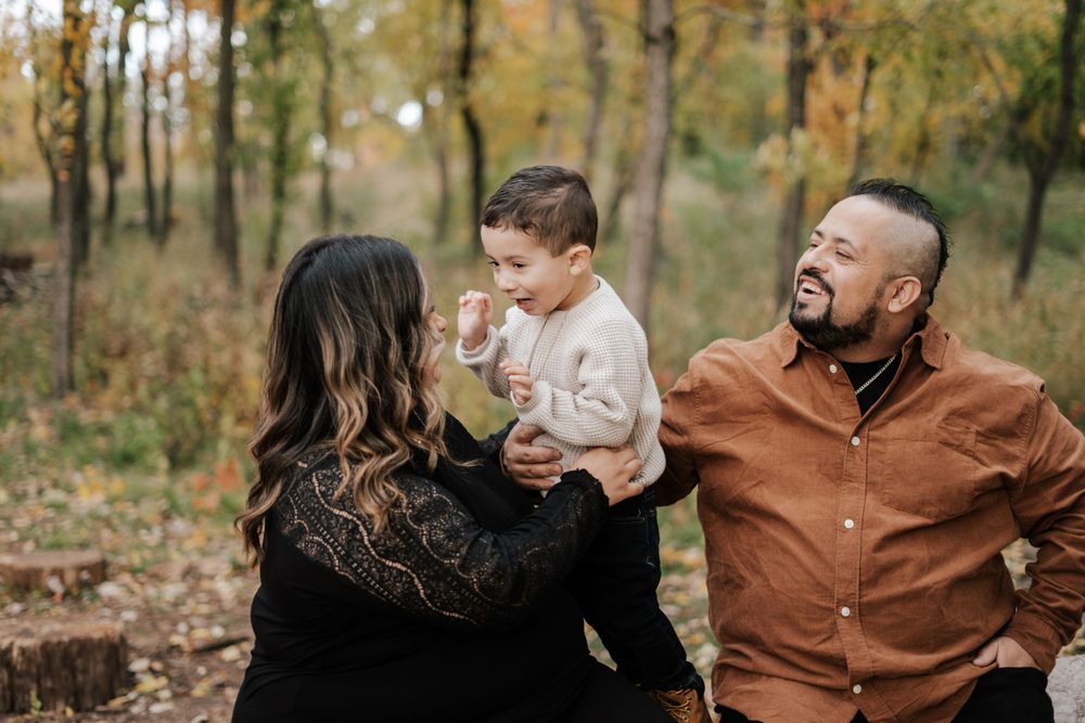JUVE- Saint Paul & Minneapolis Senior Portrait and Wedding Photographer, Hairstylist, and Makeup Artist