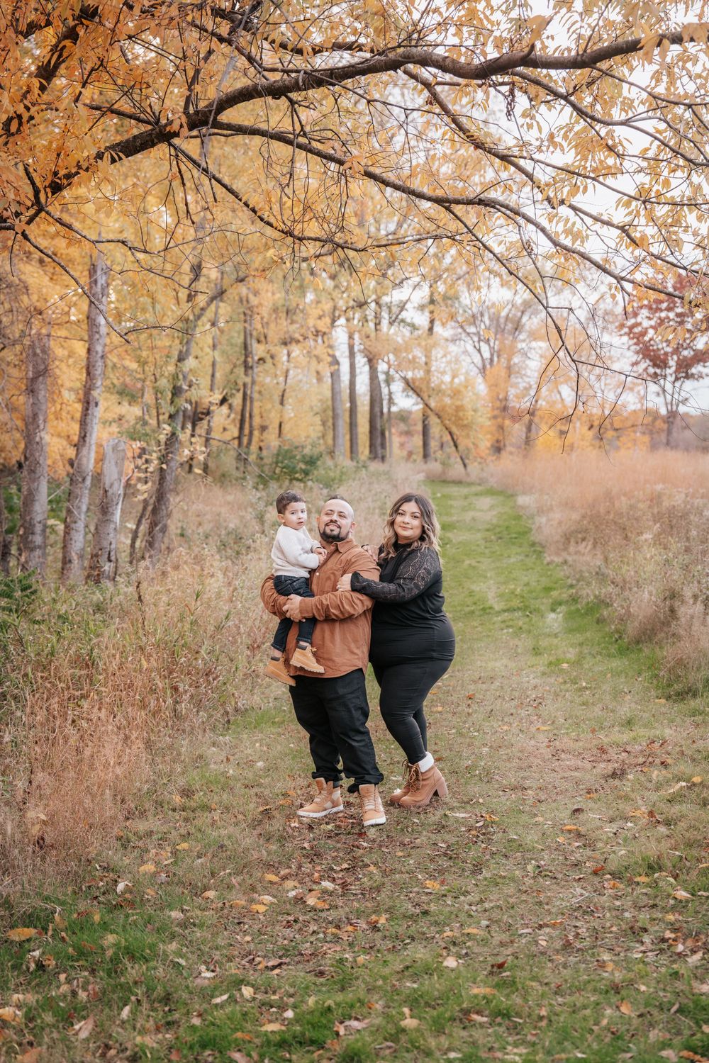 Fall family photoshoot at tamarack nature center white bear mn juve
