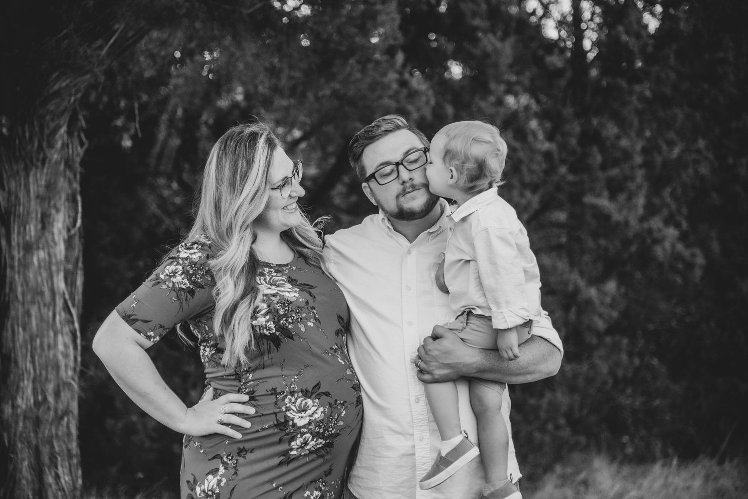Maternity Photoshoot Session at Walnut Creek Metropolitan Park in Austin, Texas