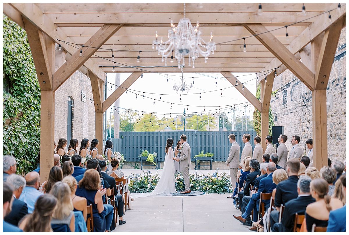 Mercantile Hall Wedding / Best Wisconsin Wedding Photographer