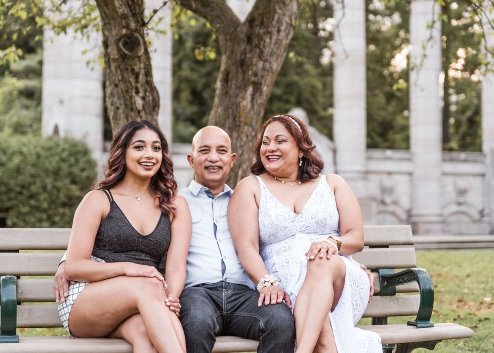 Family portraits at Guildwood Inn Estate in Ontario