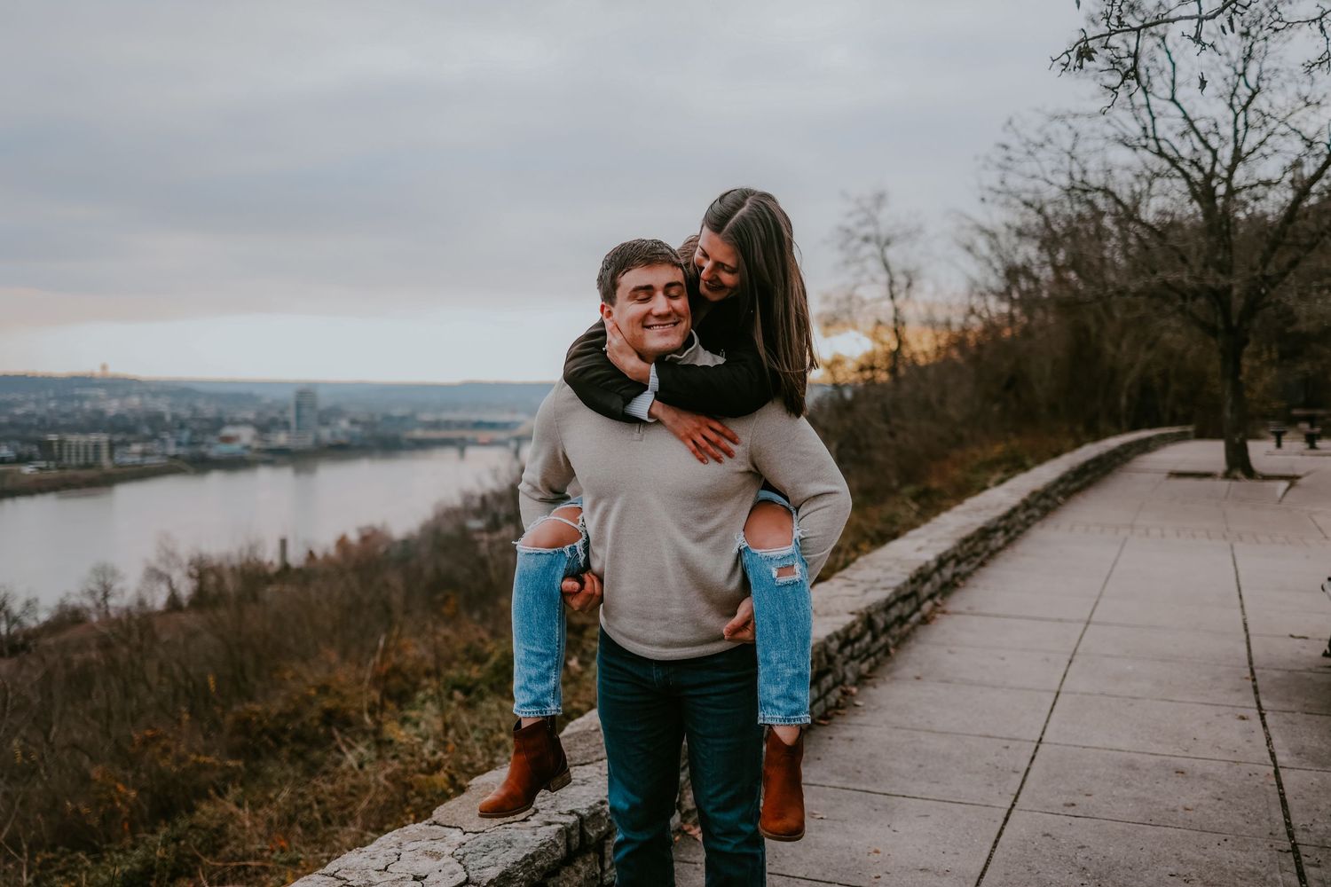 Photo Ideas for Engagement Locations in Cincinnati Ohio