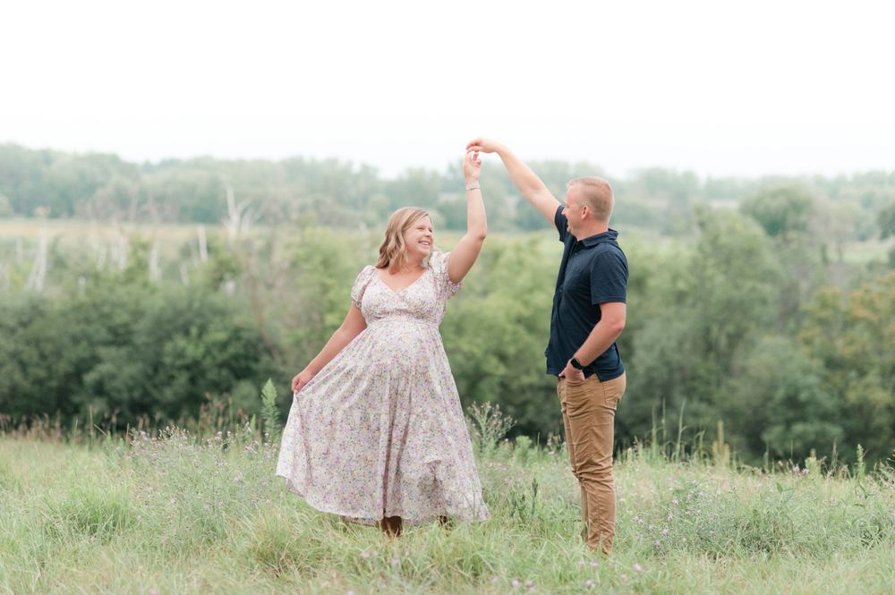 Stillwater Minneapolis Minnesota Family Maternity Photographer Field Sunset