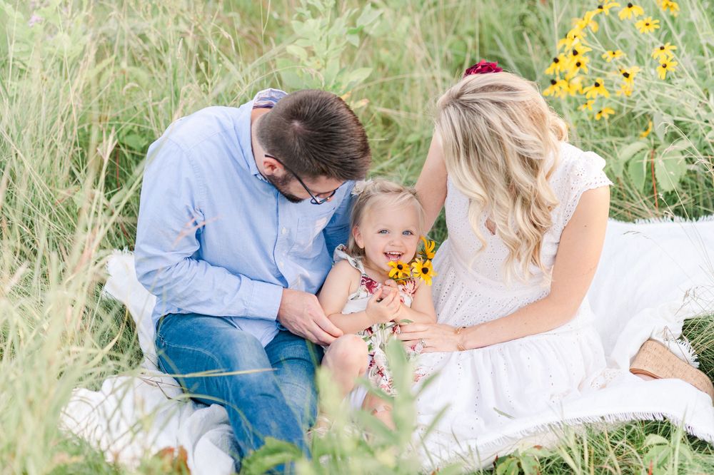 Stillwater Twin Cities Minneapolis Minnesota Sunset Floral Field Family Photography Session