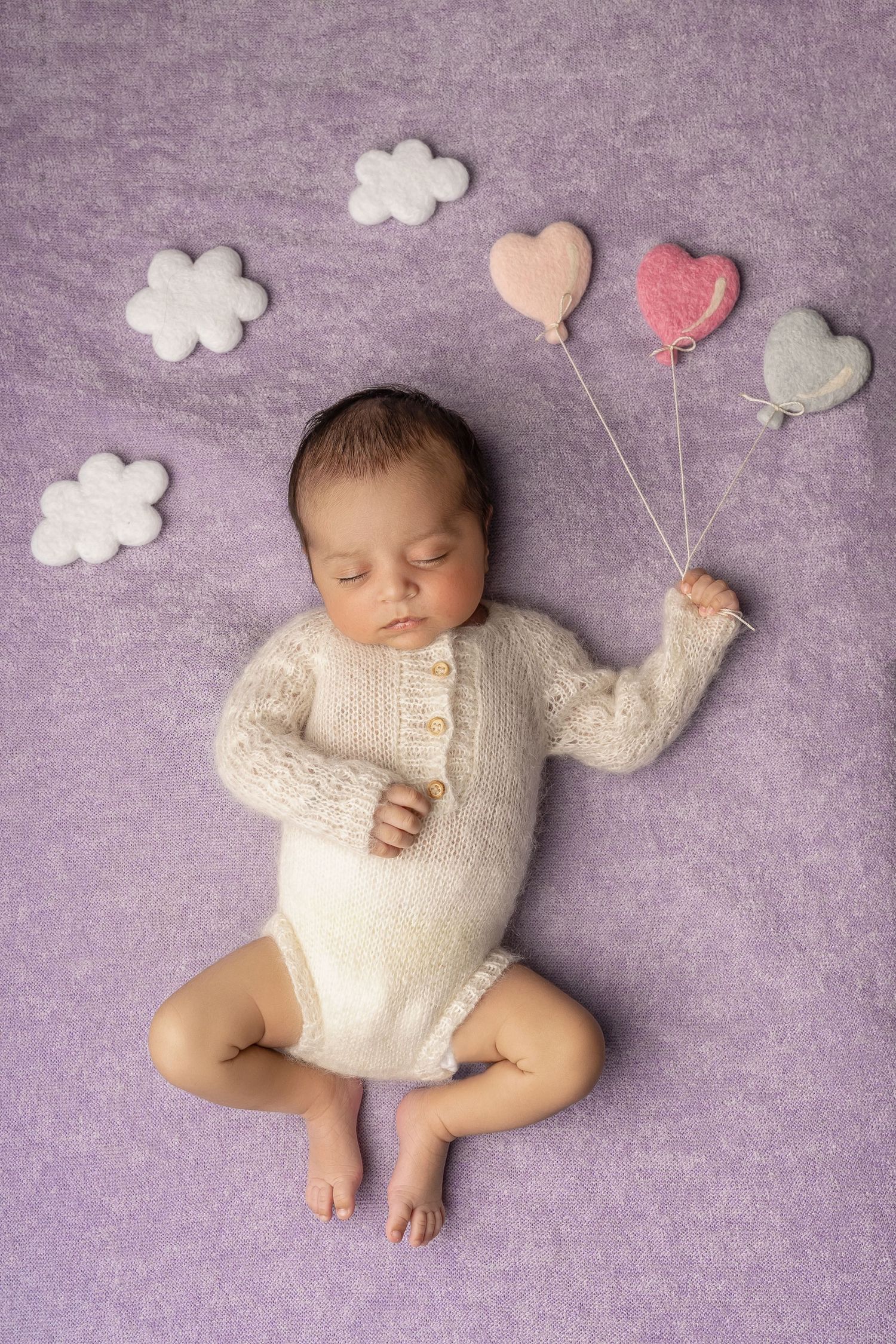 Expert newborn, maternity, family & cake smash photography in Hayes, West London. Studio & home sessions with props, backdrops & accessories