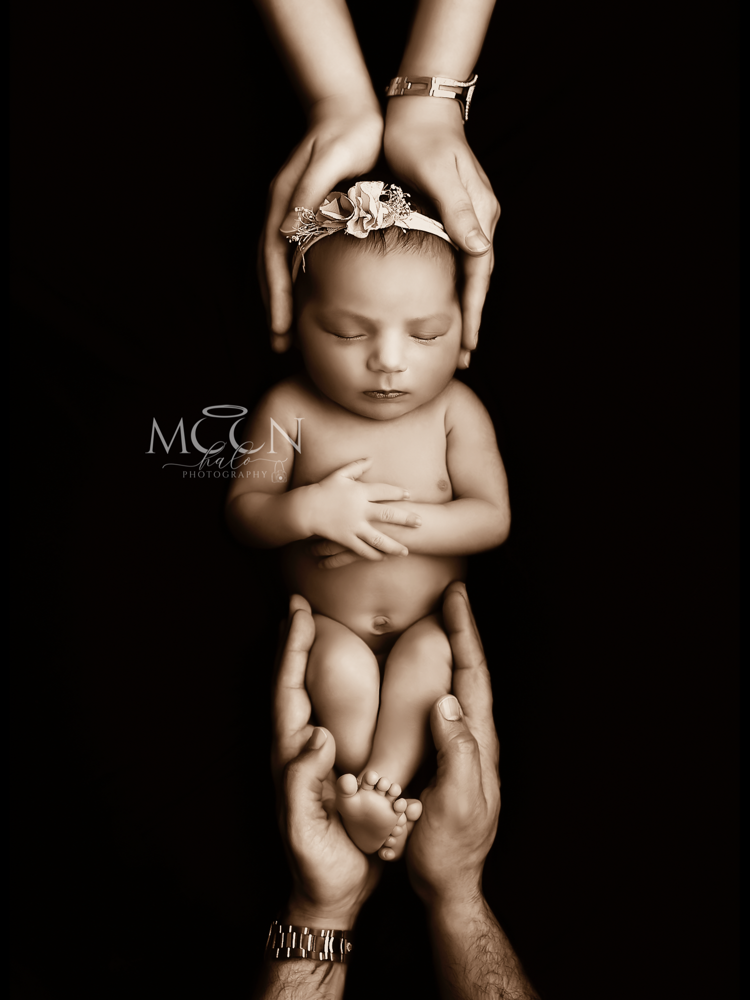 Expert newborn, maternity, family & cake smash photography in Hayes, West London. Studio & home sessions with props, backdrops & accessories