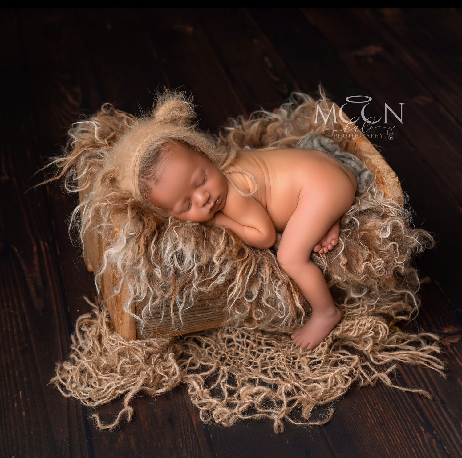 Newborn, maternity, family & cake smash photography in Hayes, West London. Studio & home sessions with props, backdrops & personalised touch