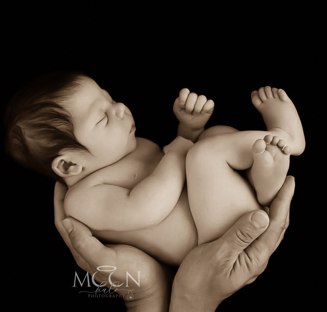 Expert newborn, maternity, family & cake smash photography in Hayes, West London. Studio & home sessions with props, backdrops & accessories