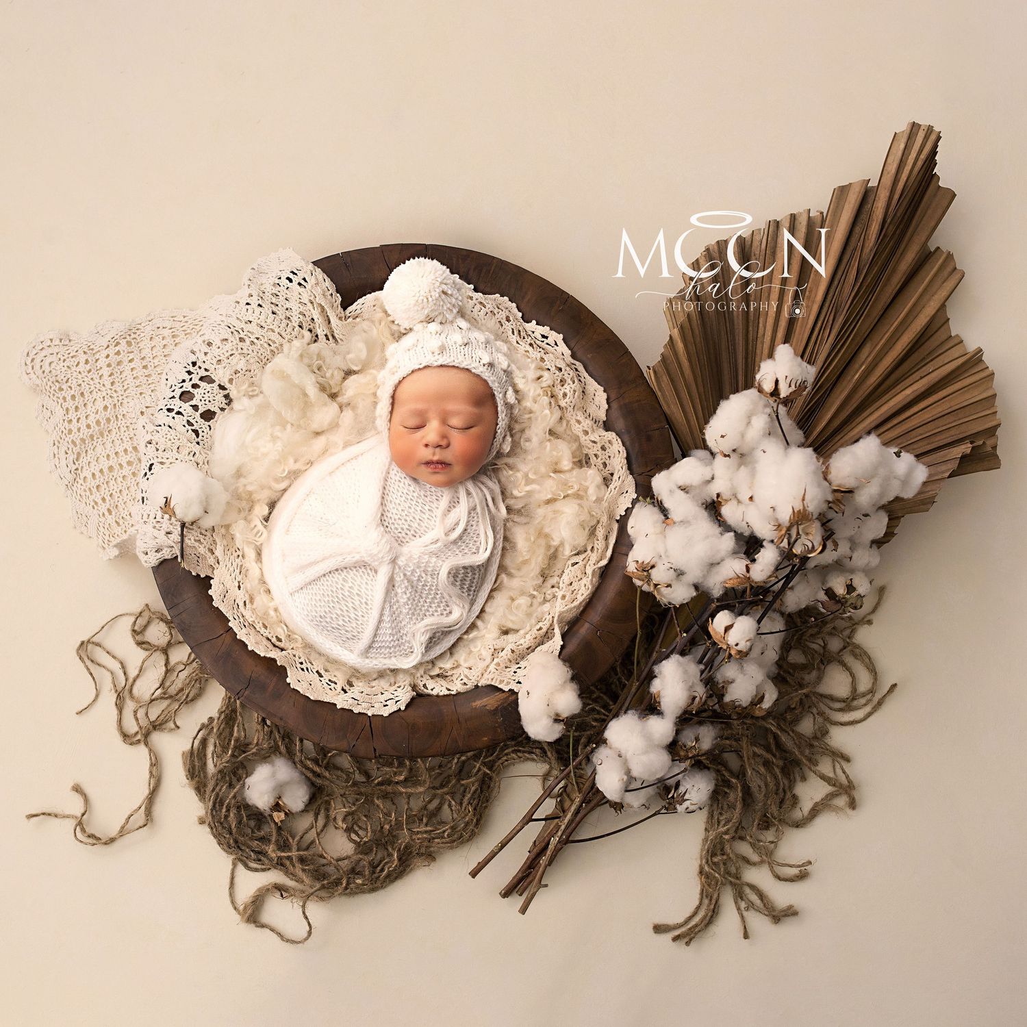 Expert newborn, maternity, family & cake smash photography in Hayes, West London. Studio & home sessions with props, backdrops & accessories