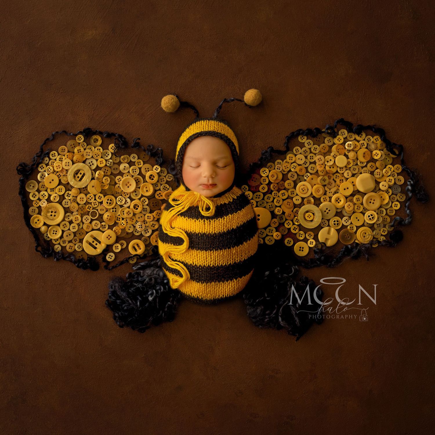 Expert newborn, maternity, family & cake smash photography in Hayes, West London. Studio & home sessions with props, backdrops & accessories