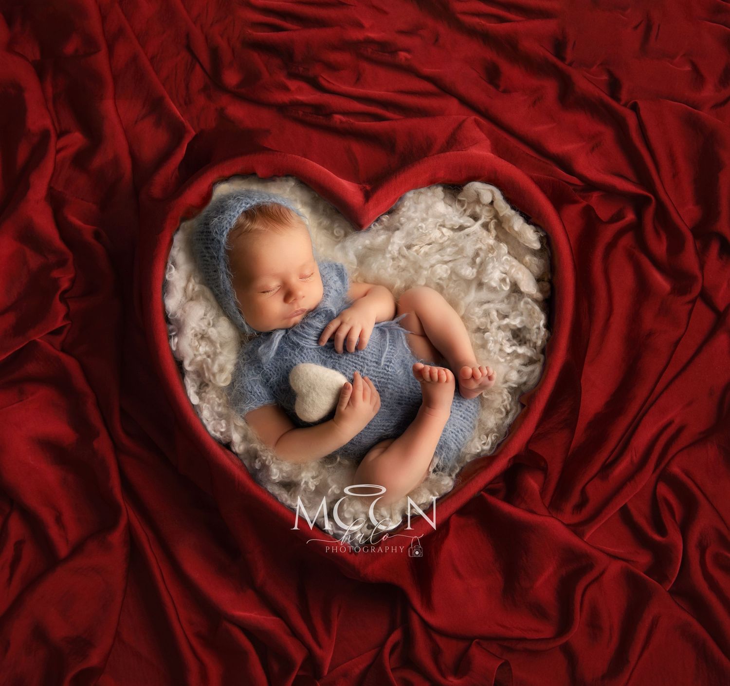 Expert newborn, maternity, family & cake smash photography in Hayes, West London. Studio & home sessions with props, backdrops & accessories