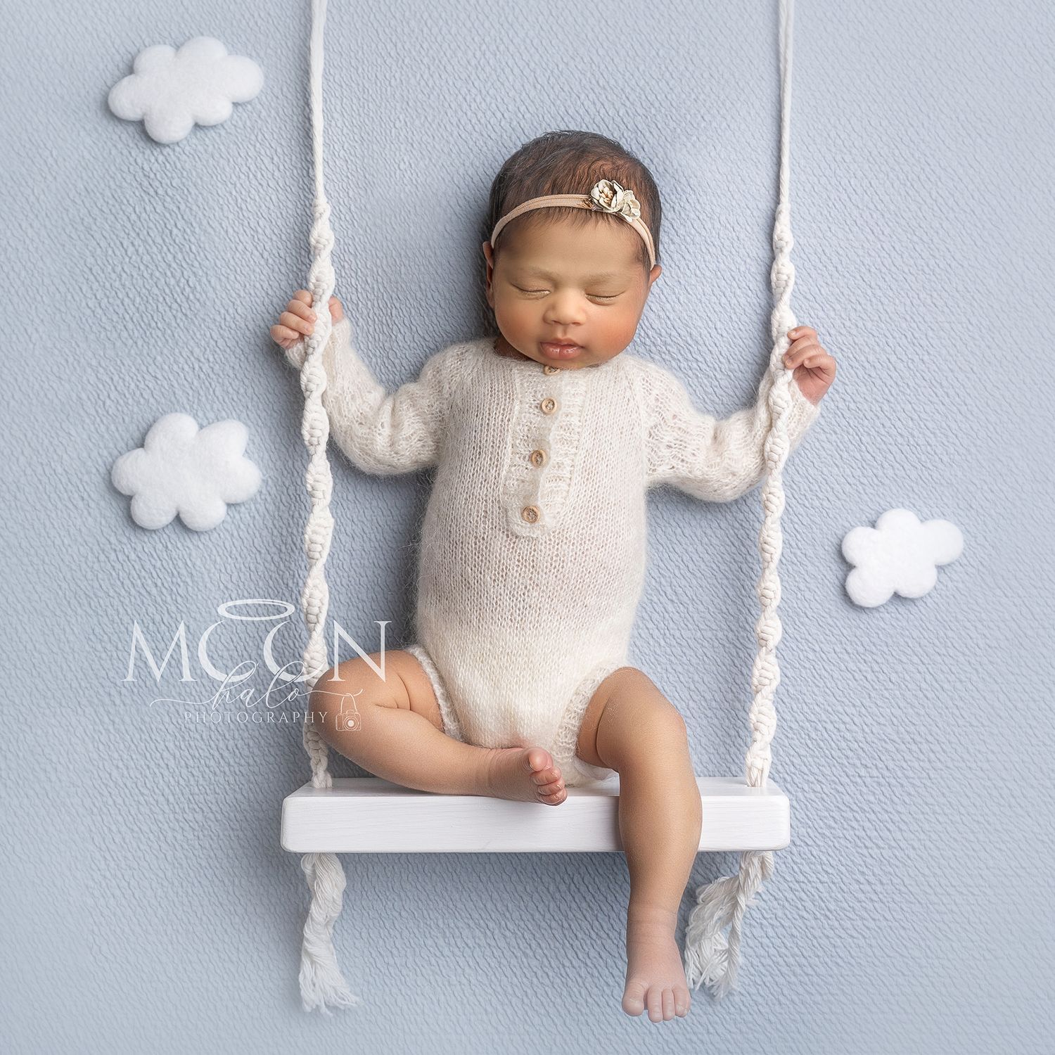 Expert newborn, maternity, family & cake smash photography in Hayes, West London. Studio & home sessions with props, backdrops & accessories