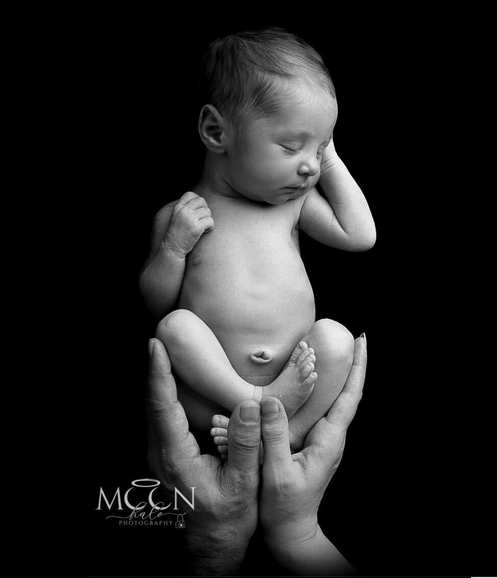 Expert newborn, maternity, family & cake smash photography in Hayes, West London. Studio & home sessions with props, backdrops & accessories
