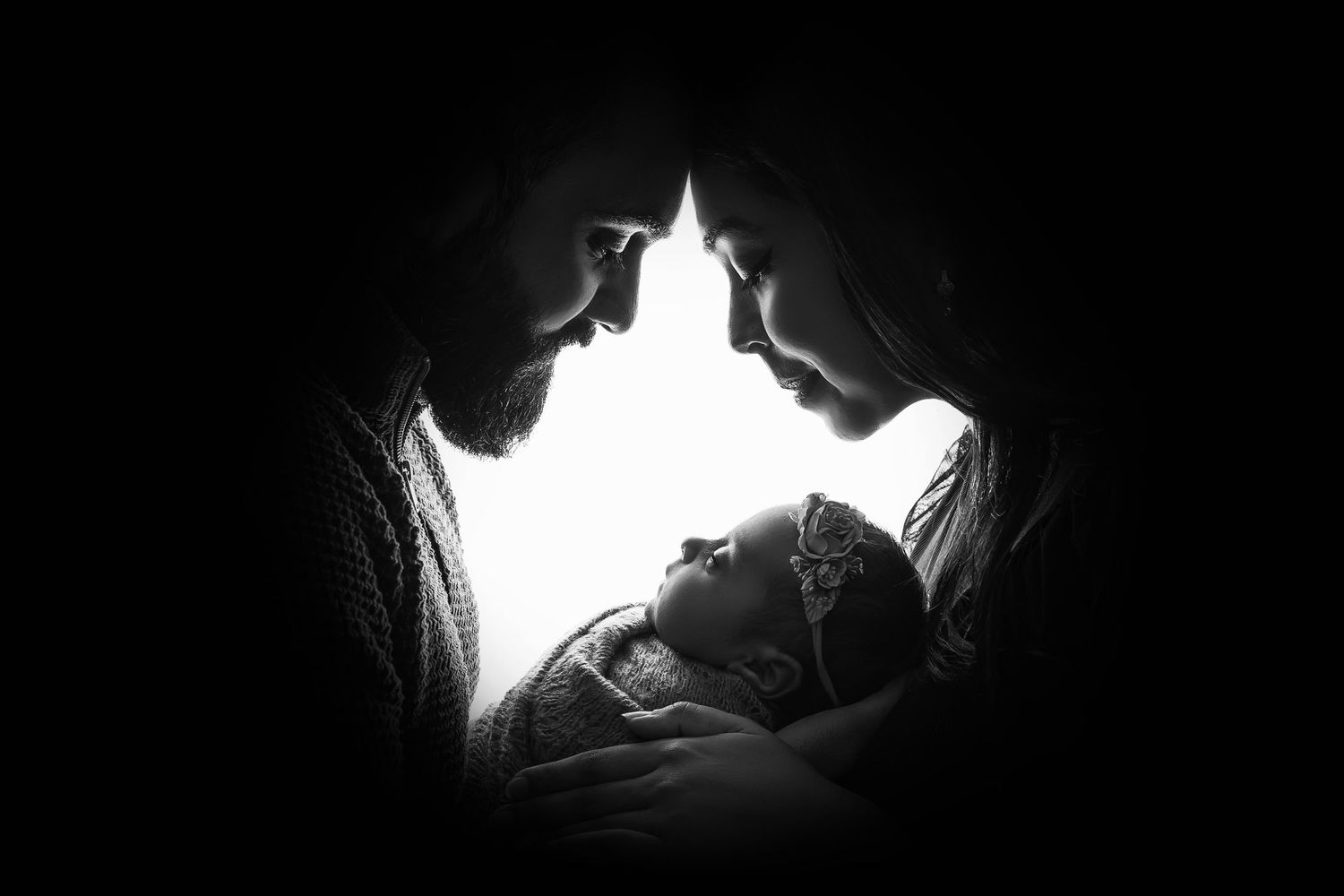 Expert newborn, maternity, family & cake smash photography in Hayes, West London. Studio & home sessions with props, backdrops & accessories