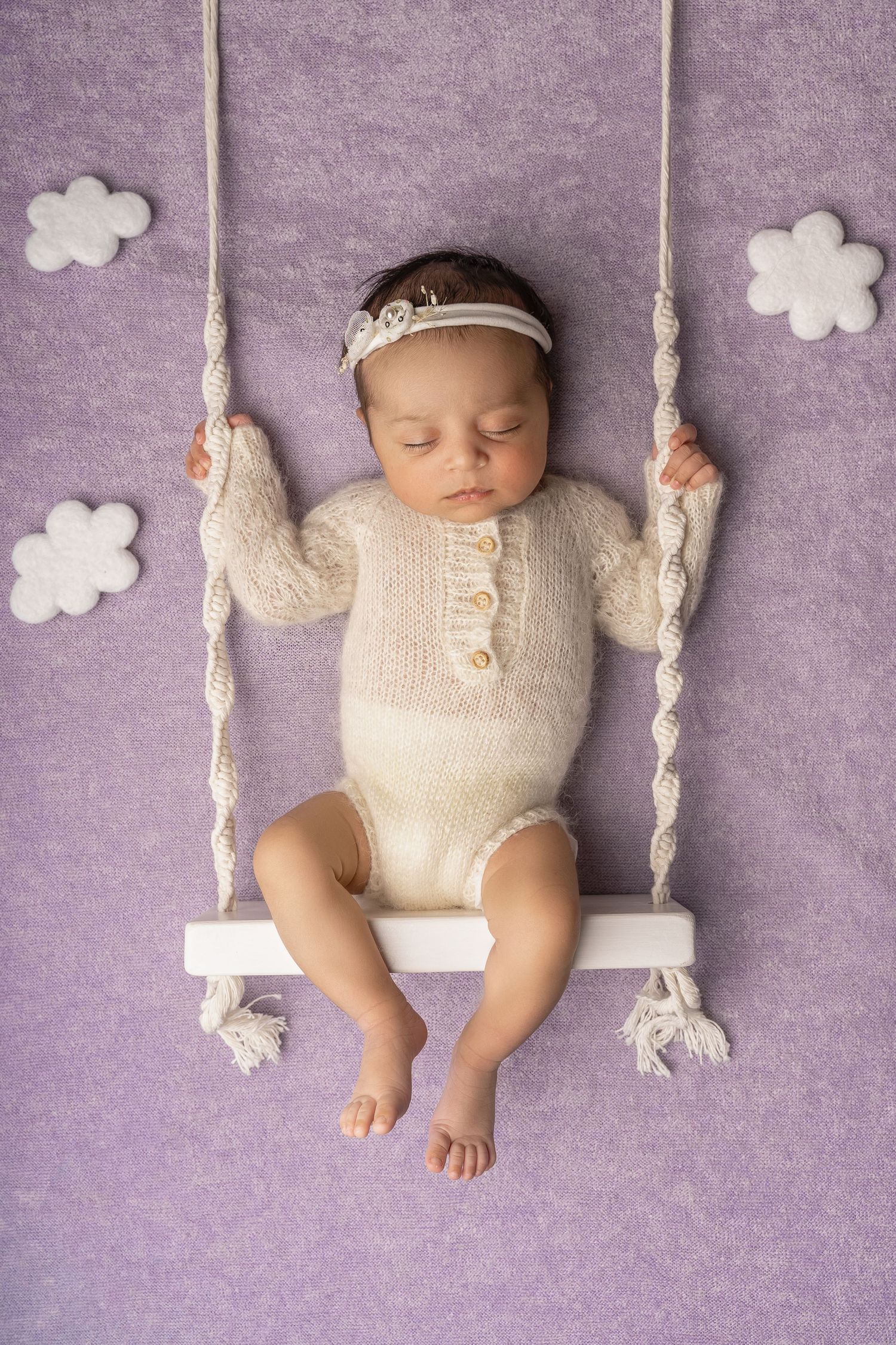 Expert newborn, maternity, family & cake smash photography in Hayes, West London. Studio & home sessions with props, backdrops & accessories