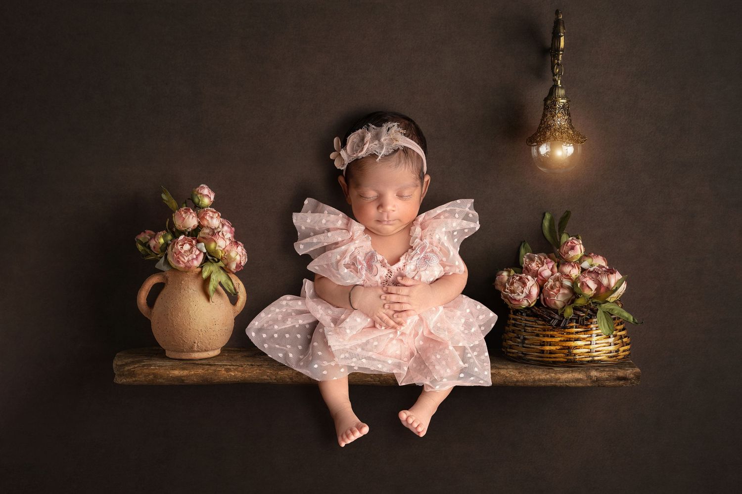 Expert newborn, maternity, family & cake smash photography in Hayes, West London. Studio & home sessions with props, backdrops & accessories