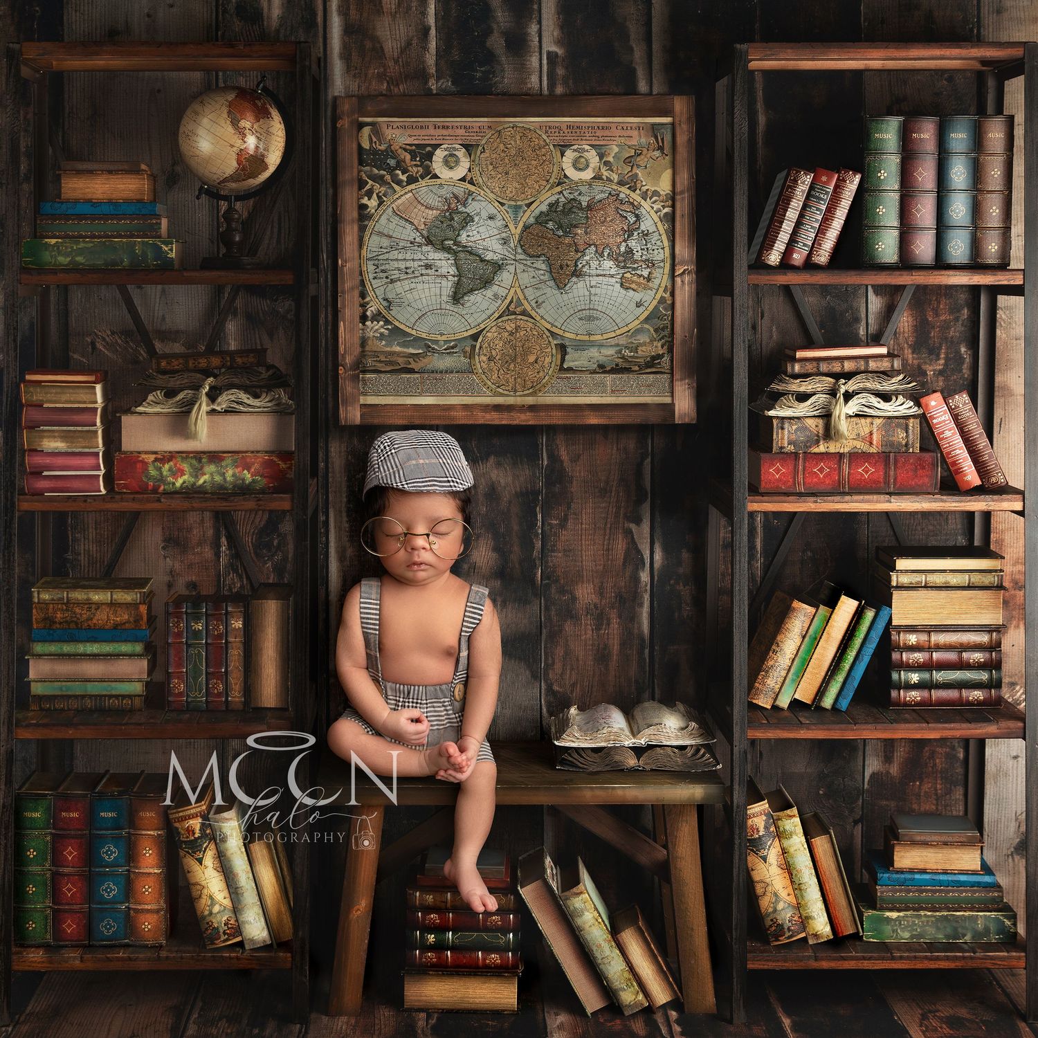 Expert newborn, maternity, family & cake smash photography in Hayes, West London. Studio & home sessions with props, backdrops & accessories