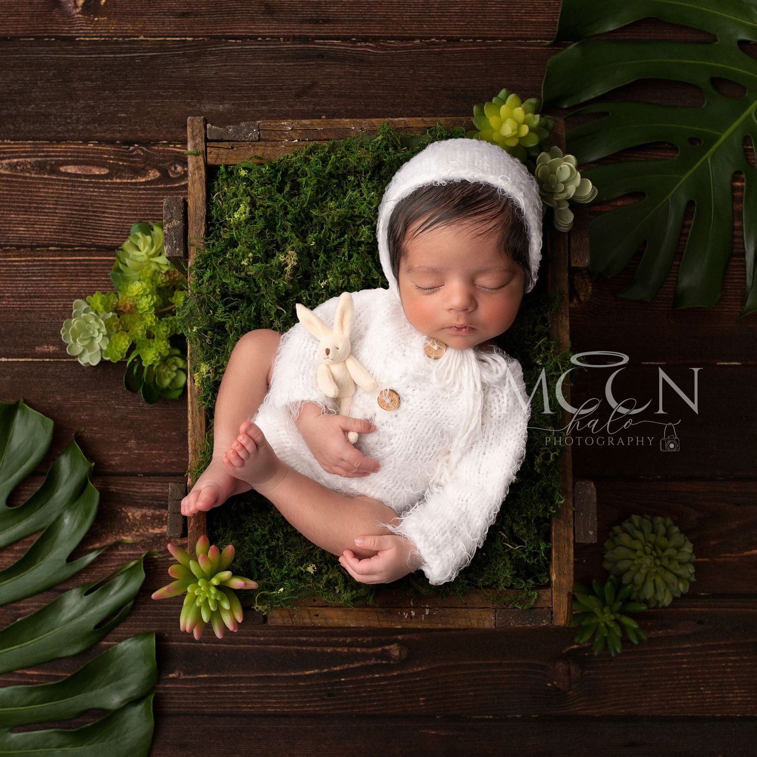 Expert newborn, maternity, family & cake smash photography in Hayes, West London. Studio & home sessions with props, backdrops & accessories