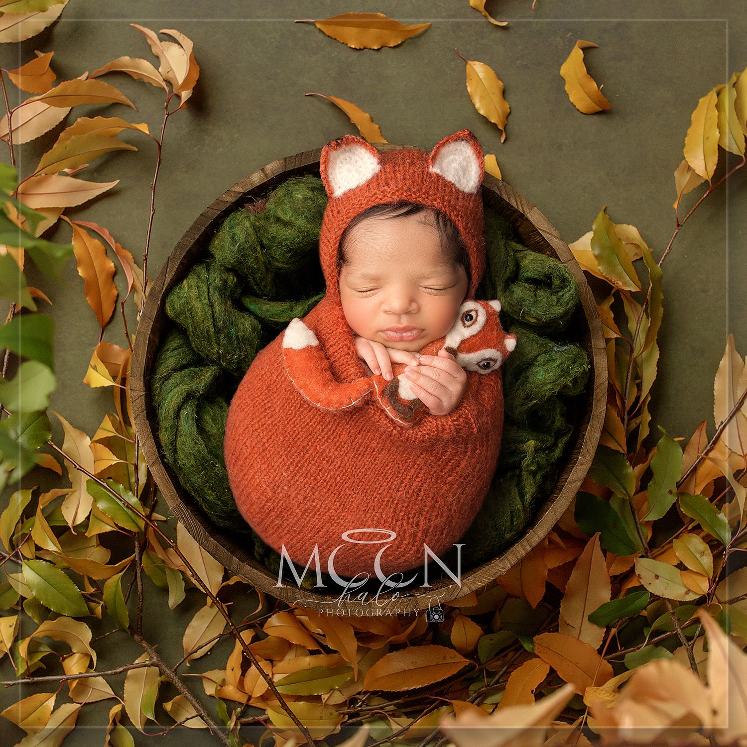 Expert newborn, maternity, family & cake smash photography in Hayes, West London. Studio & home sessions with props, backdrops & accessories